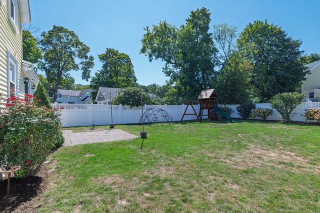 92 Lake Ave, Walpole, MA 02081
