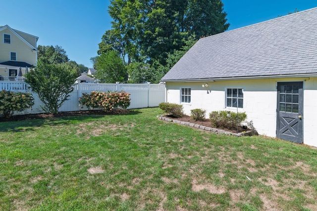 92 Lake Ave, Walpole, MA 02081