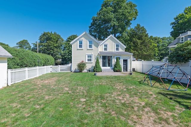 92 Lake Ave, Walpole, MA 02081