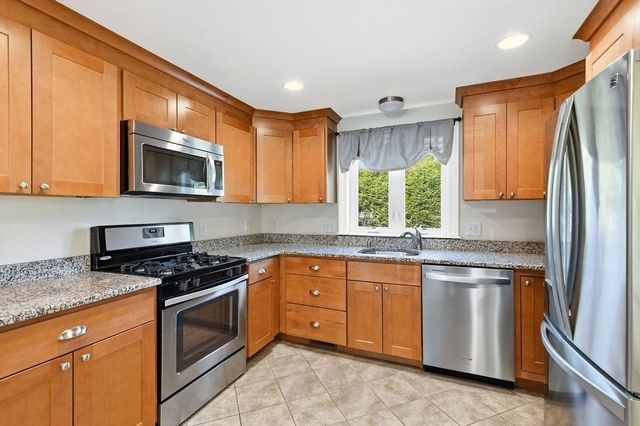 92 Lake Ave, Walpole, MA 02081