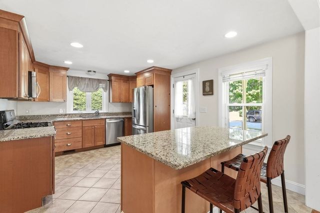 92 Lake Ave, Walpole, MA 02081