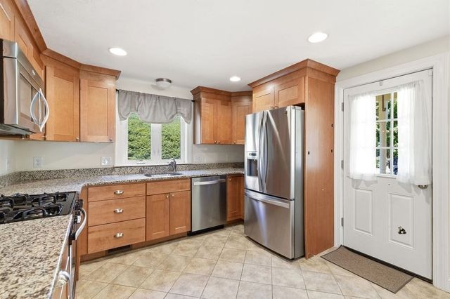 92 Lake Ave, Walpole, MA 02081