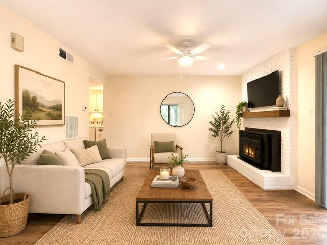 7220 Winery Lane, Charlotte, NC 28227