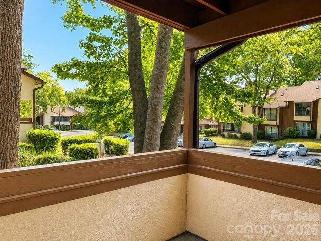 7220 Winery Lane, Charlotte, NC 28227