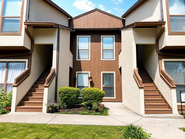 7220 Winery Lane, Charlotte, NC 28227