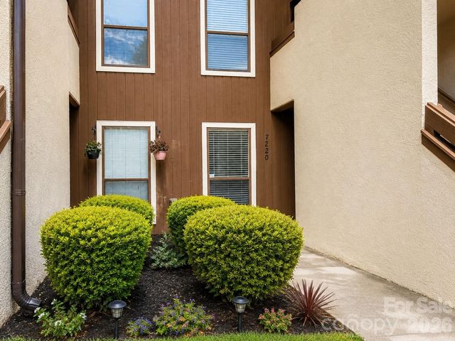 7220 Winery Lane, Charlotte, NC 28227