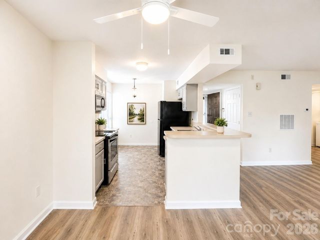 7220 Winery Lane, Charlotte, NC 28227