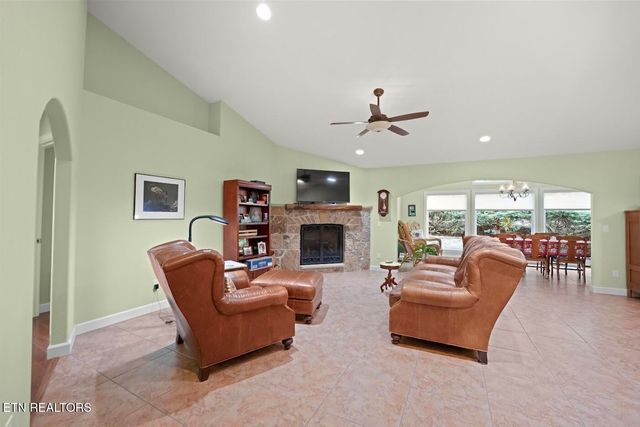14 Heatherhurst Court, Crossville, TN 38558