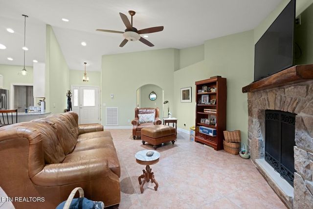 14 Heatherhurst Court, Crossville, TN 38558