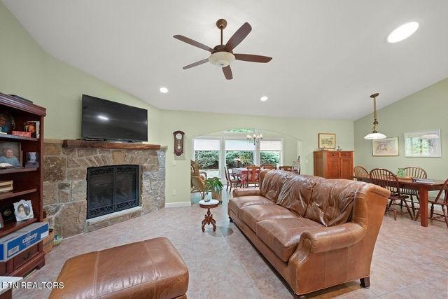 14 Heatherhurst Court, Crossville, TN 38558