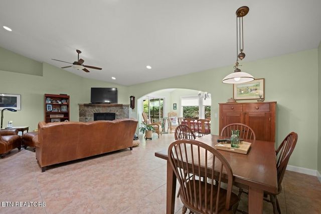 14 Heatherhurst Court, Crossville, TN 38558