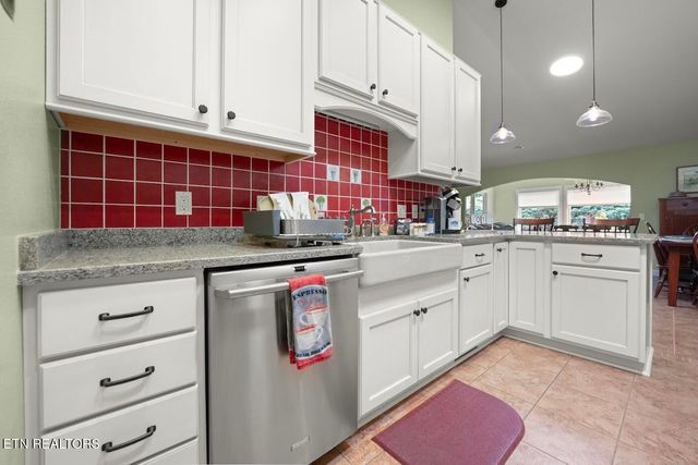 14 Heatherhurst Court, Crossville, TN 38558