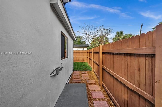 1123 NE 1st Ave, Fort Lauderdale, FL 33304