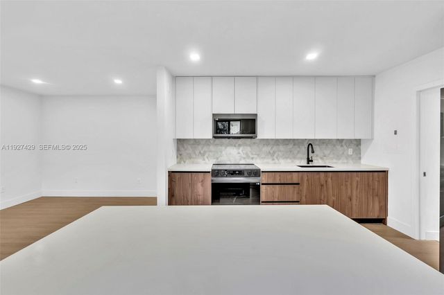 1123 NE 1st Ave, Fort Lauderdale, FL 33304