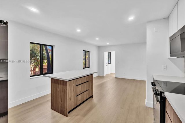 1123 NE 1st Ave, Fort Lauderdale, FL 33304