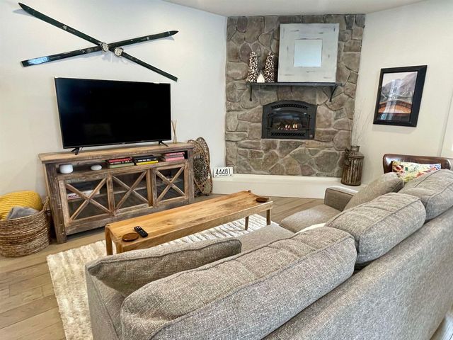 1457 Mountain Rd Apt 5, Stowe, VT 05672