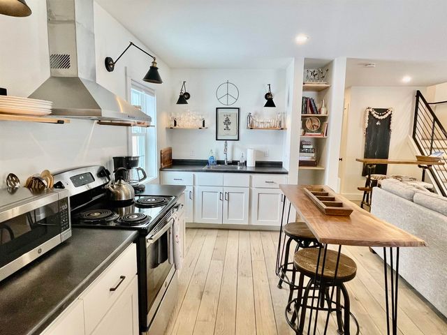 1457 Mountain Rd Apt 5, Stowe, VT 05672