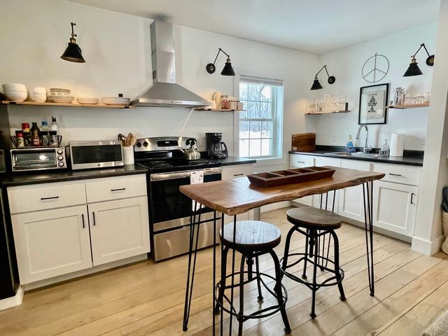 1457 Mountain Rd Apt 5, Stowe, VT 05672