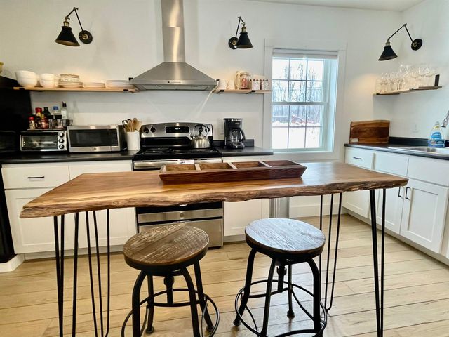 1457 Mountain Rd Apt 5, Stowe, VT 05672