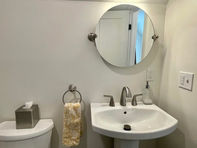 1457 Mountain Rd Apt 5, Stowe, VT 05672