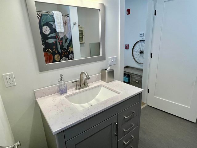 1457 Mountain Rd Apt 5, Stowe, VT 05672