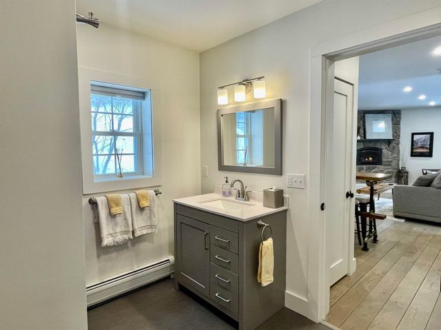 1457 Mountain Rd Apt 5, Stowe, VT 05672