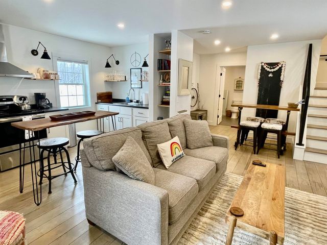 1457 Mountain Rd Apt 5, Stowe, VT 05672