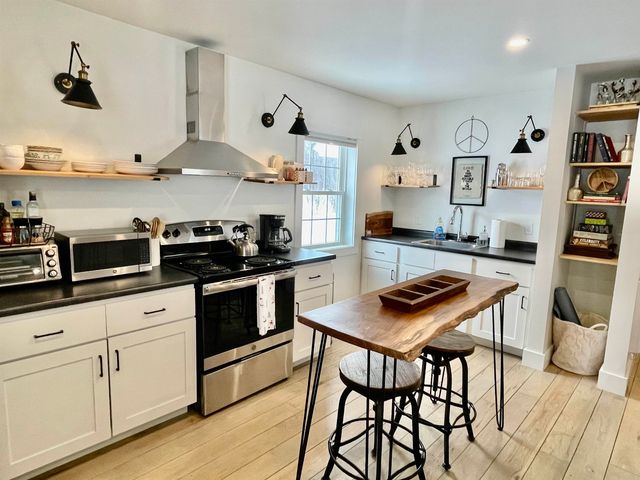 1457 Mountain Rd Apt 5, Stowe, VT 05672