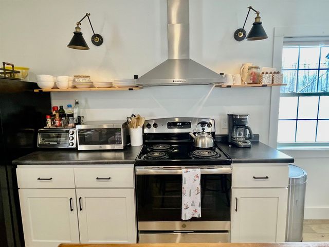 1457 Mountain Rd Apt 5, Stowe, VT 05672