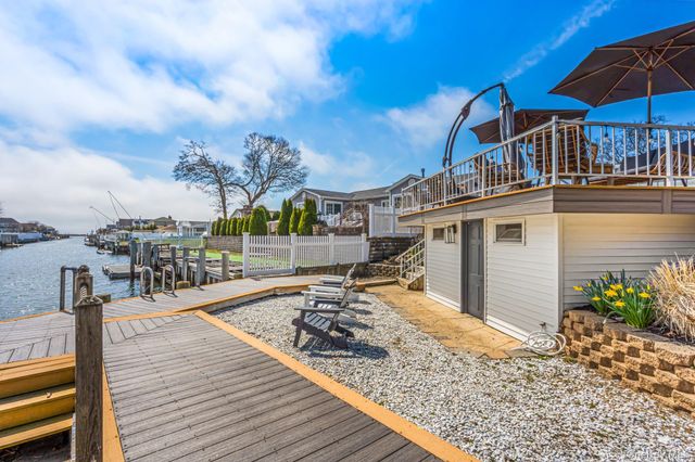 1 Marlin Road, East Quogue, NY 11942