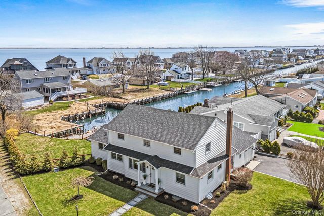 1 Marlin Road, East Quogue, NY 11942