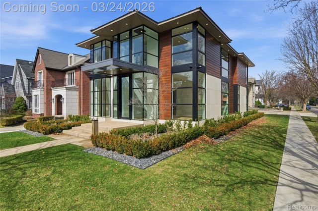 512 Wallace Street, Birmingham, MI 48009