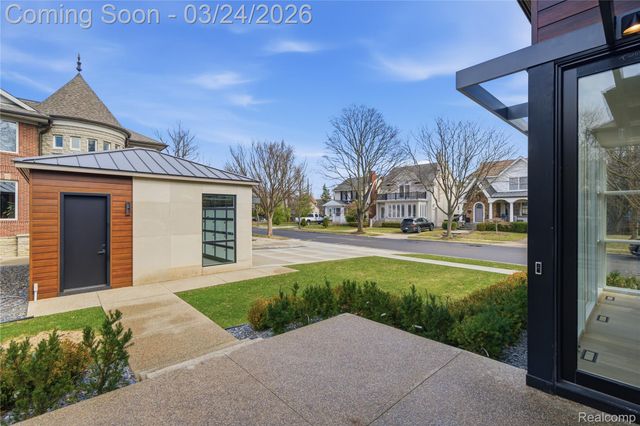 512 Wallace Street, Birmingham, MI 48009