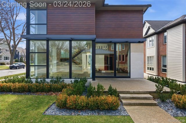 512 Wallace Street, Birmingham, MI 48009