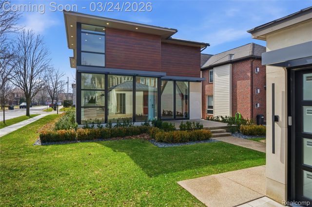 512 Wallace Street, Birmingham, MI 48009