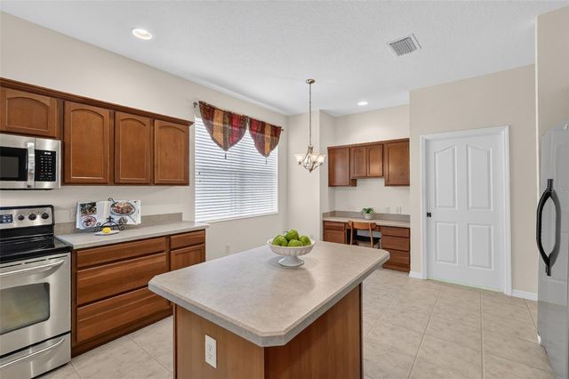 2693 IRIS WAY, The Villages, FL 32162