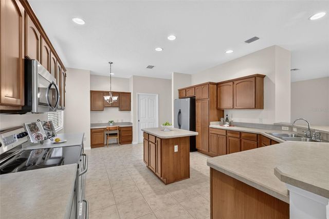 2693 IRIS WAY, The Villages, FL 32162