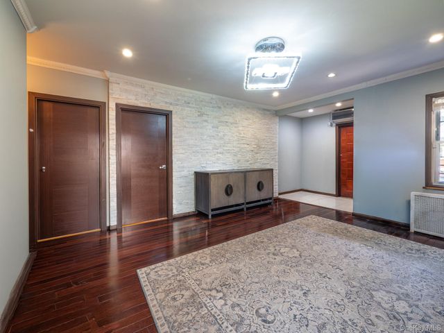 6525 167th Street, Fresh Meadows, NY 11365