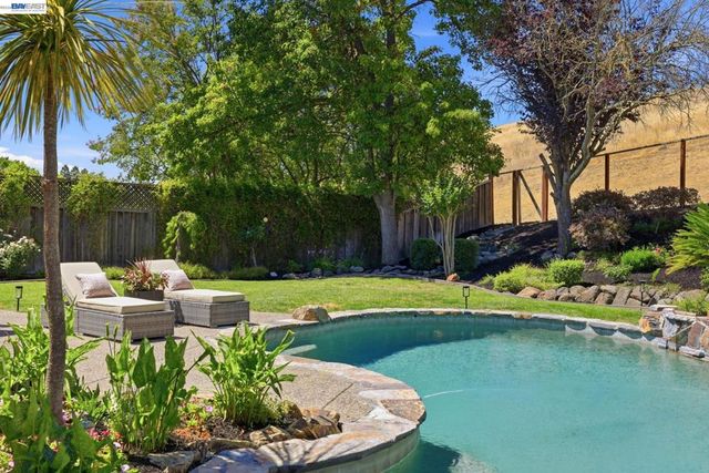 807 Tunbridge Rd, Danville, CA 94526