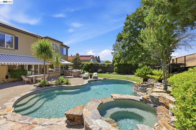 807 Tunbridge Rd, Danville, CA 94526