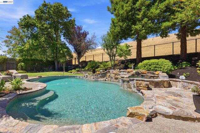 807 Tunbridge Rd, Danville, CA 94526
