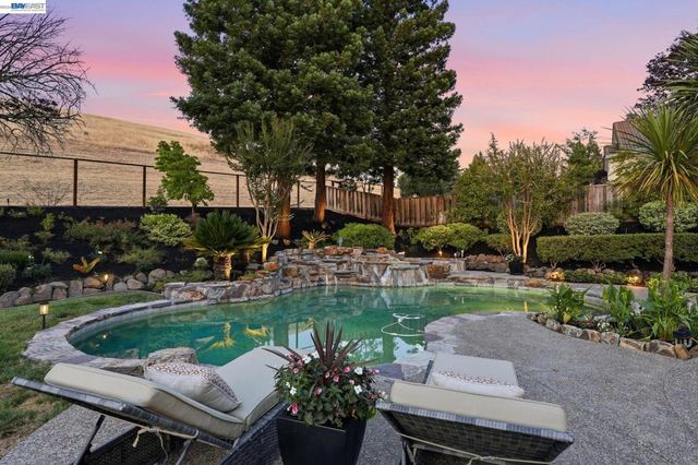 807 Tunbridge Rd, Danville, CA 94526
