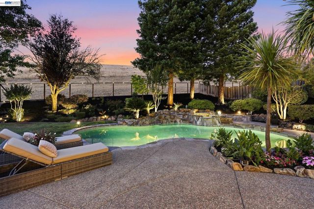 807 Tunbridge Rd, Danville, CA 94526