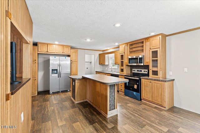 1103 Bluefield Avenue, Elizabethton, TN 37643