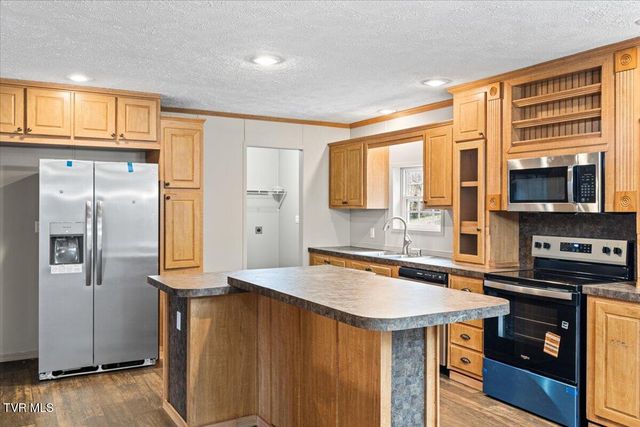 1103 Bluefield Avenue, Elizabethton, TN 37643