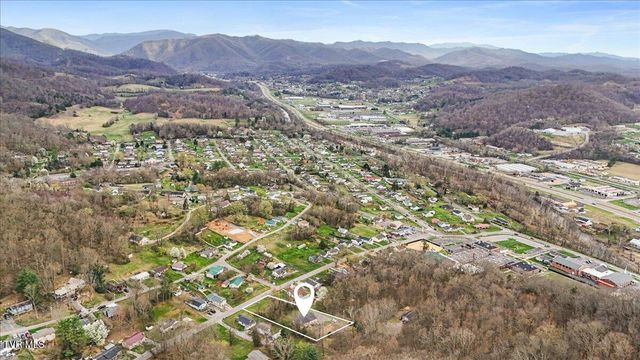 1103 Bluefield Avenue, Elizabethton, TN 37643