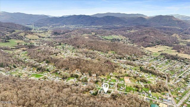 1103 Bluefield Avenue, Elizabethton, TN 37643