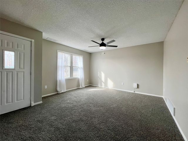 1322 Hunter Drive, Norwalk, IA 50211