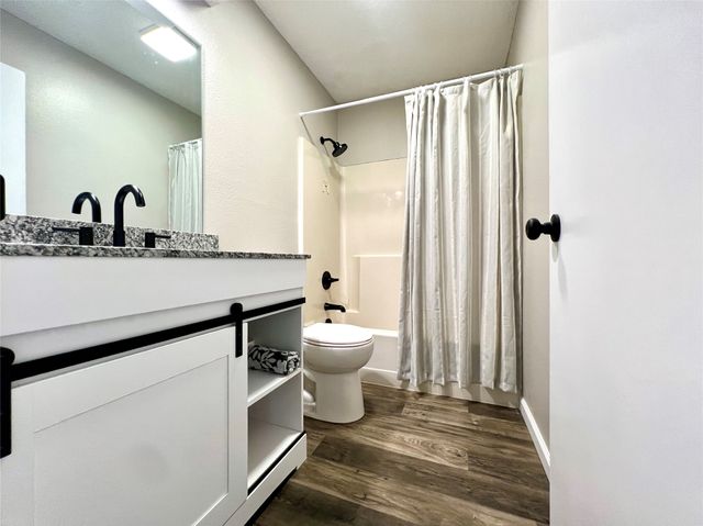 1322 Hunter Drive, Norwalk, IA 50211