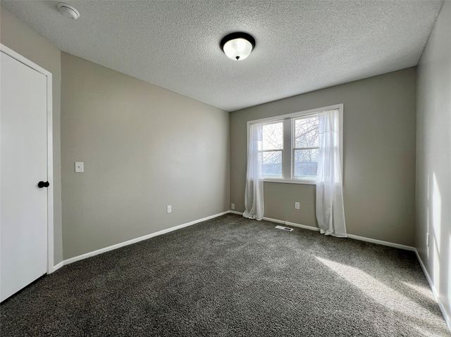 1322 Hunter Drive, Norwalk, IA 50211